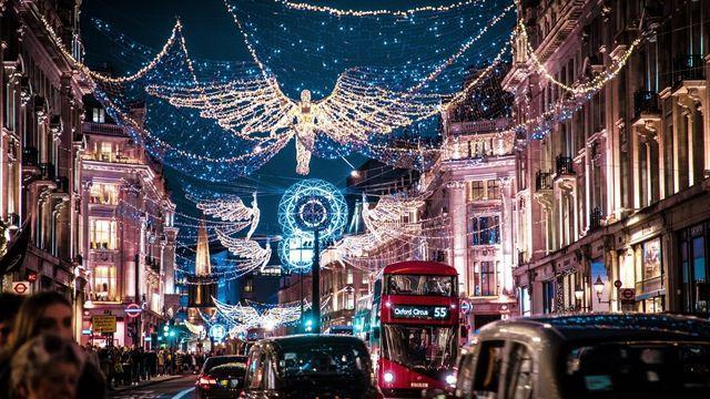 Christmas lights bus tour in London 2026