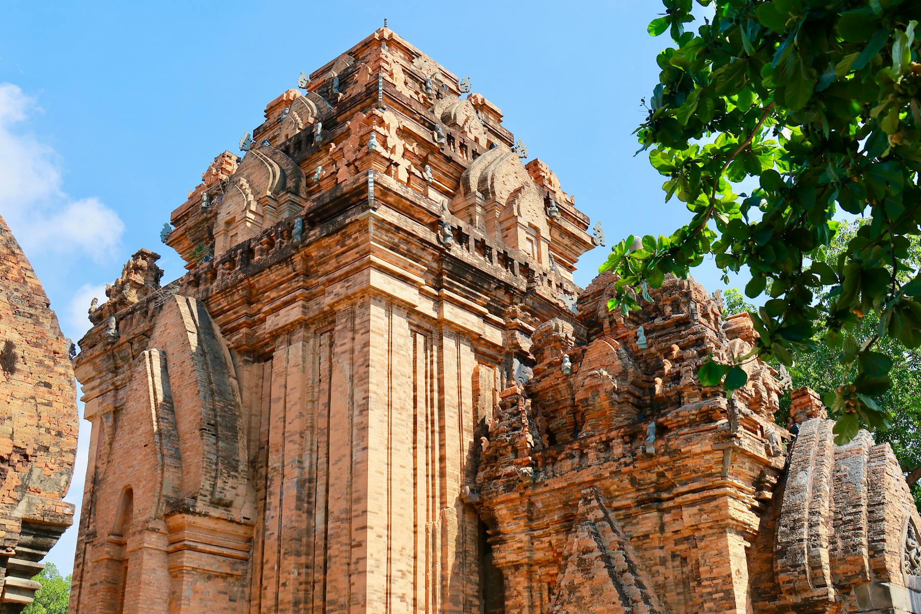 포나가르탑, 참족 건축의 섬세함