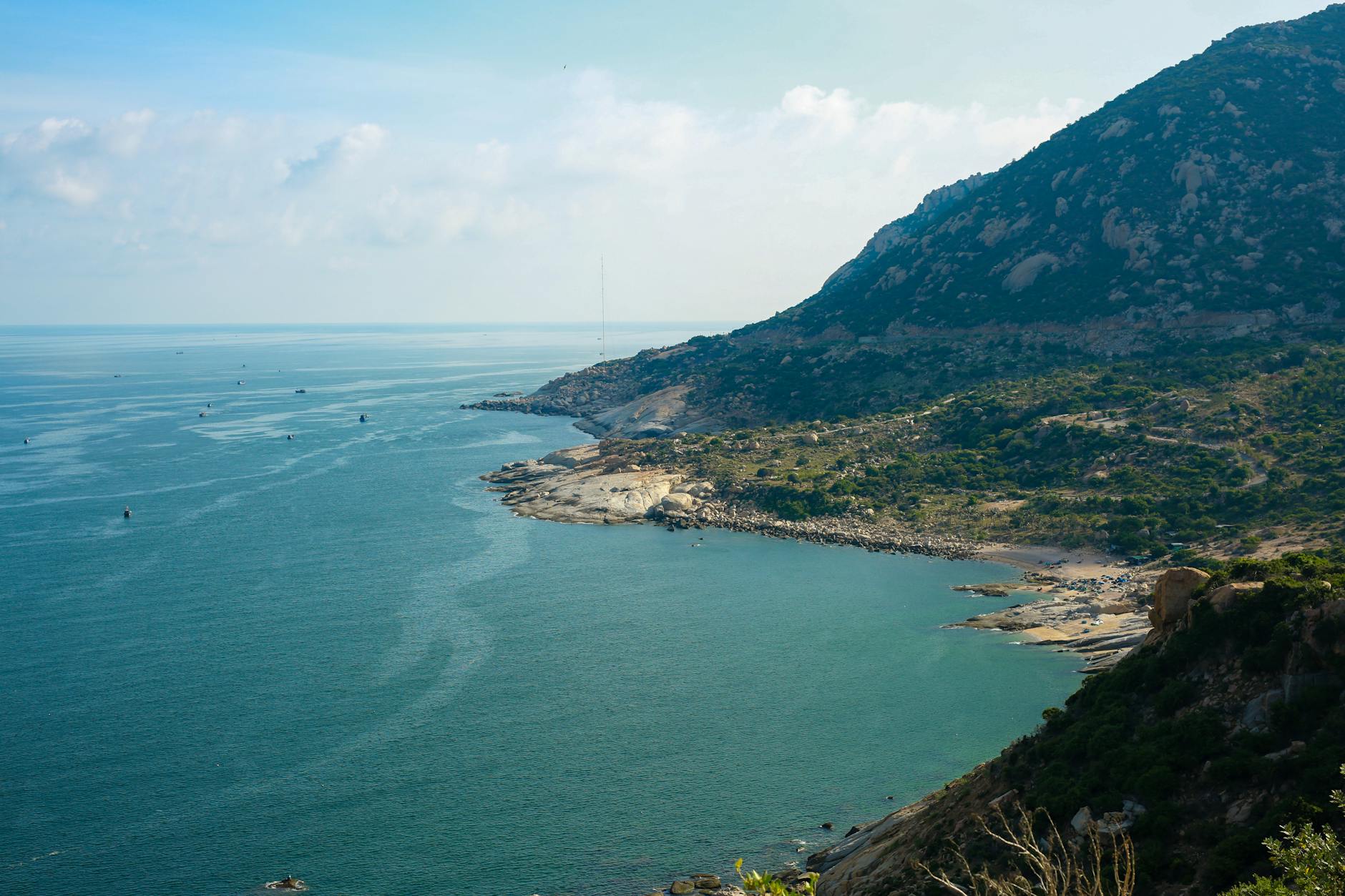 판랑의 푸른 해안과 산