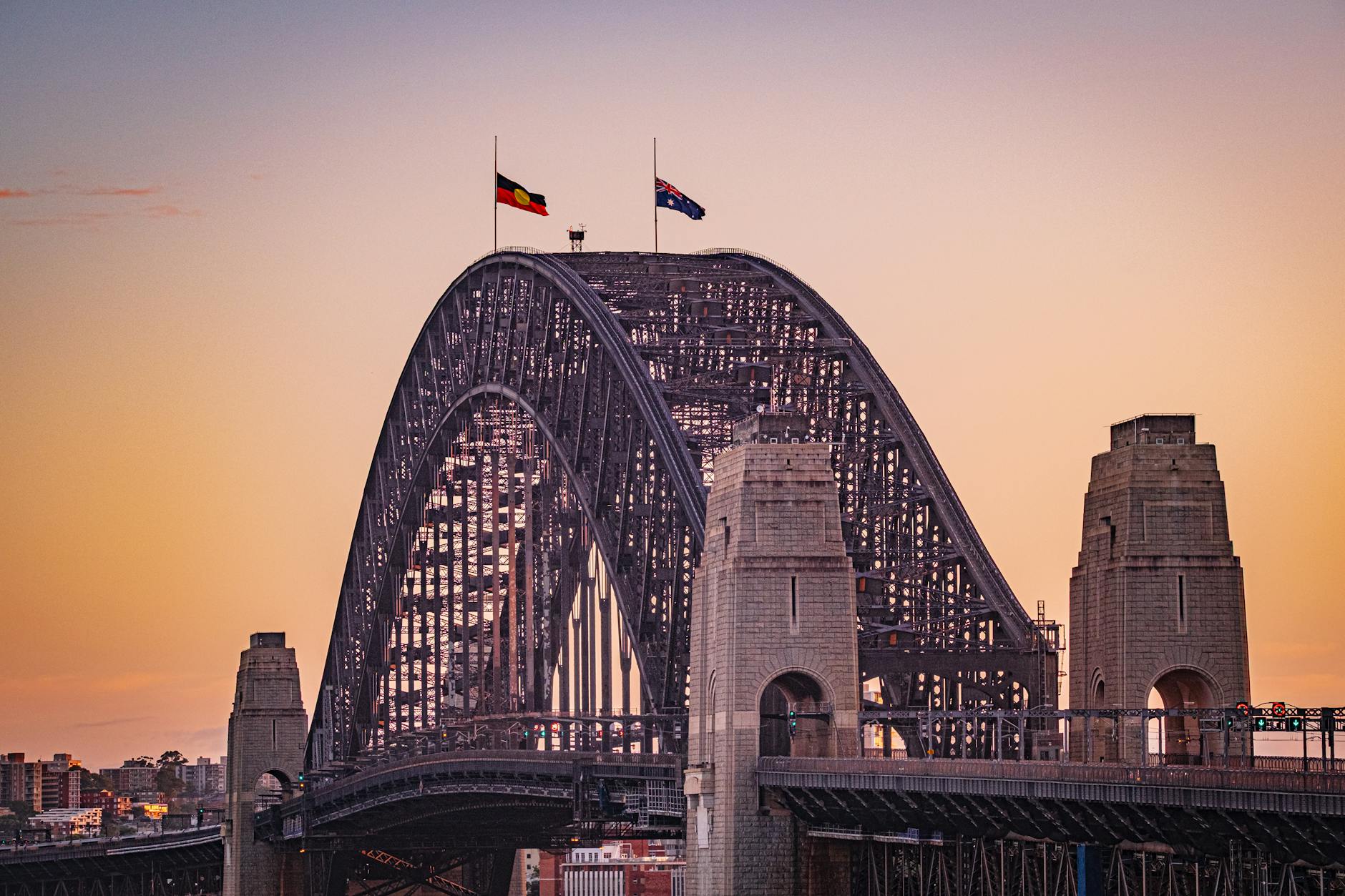 시드니 하버 브릿지 깃발 노을