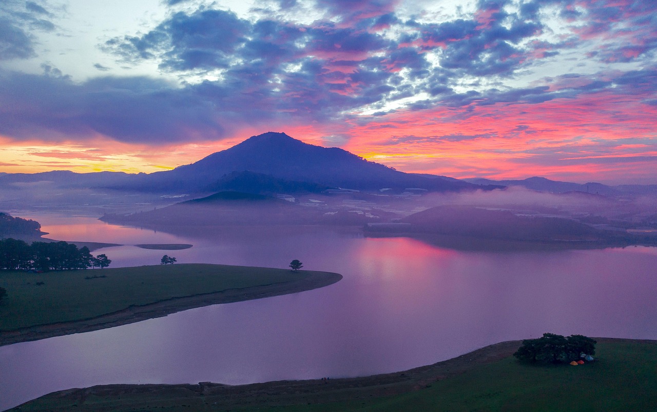 달랏 산의 노을