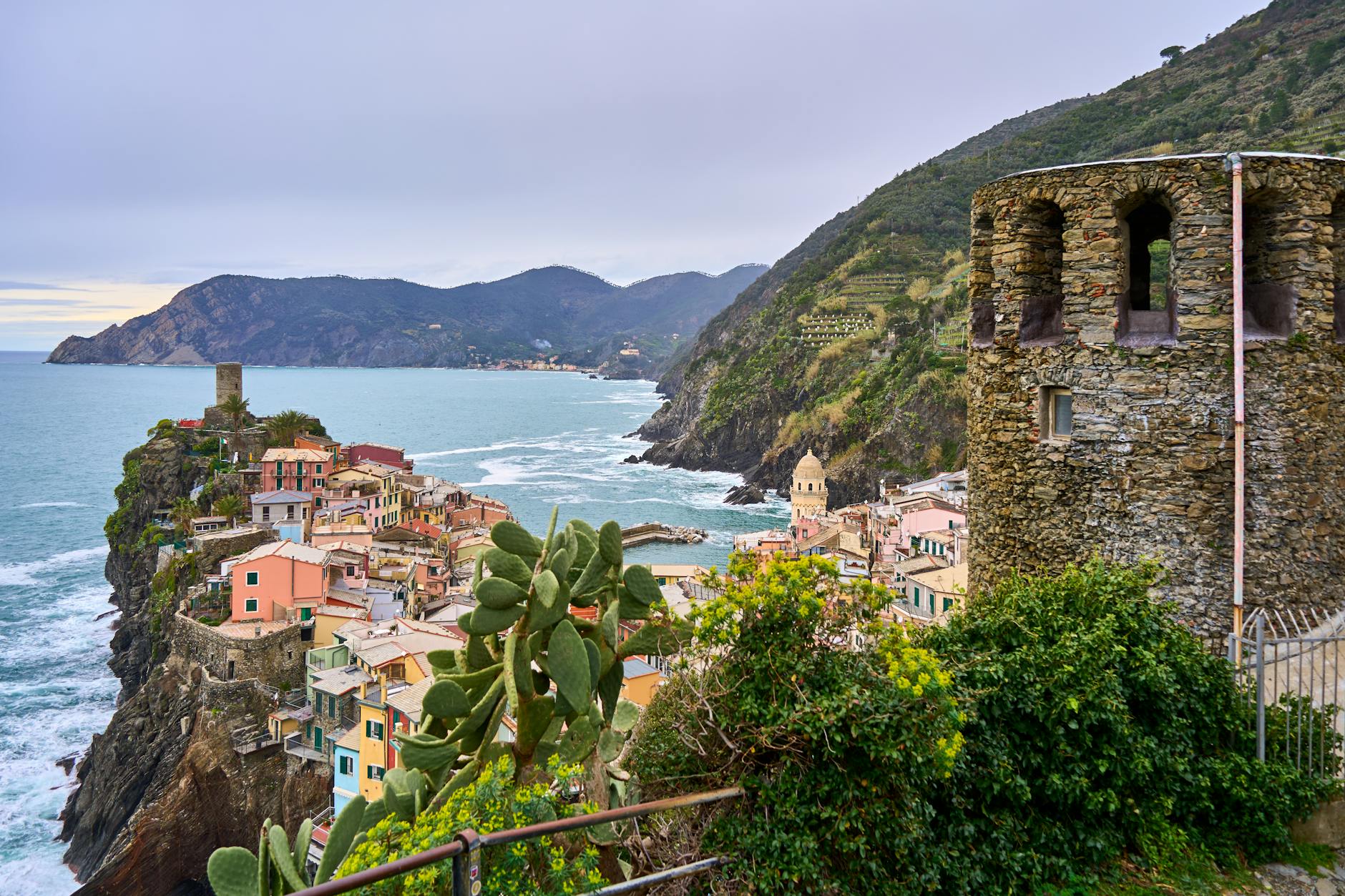 그림 같은 해안 마을 베르나차