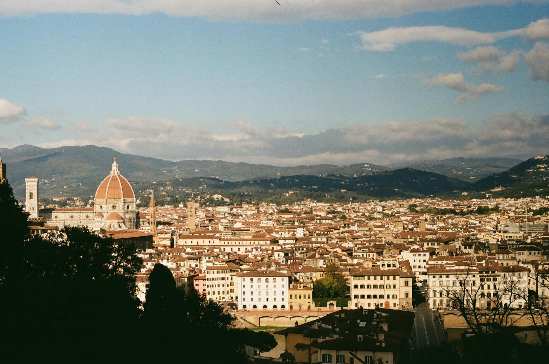 맑은 하늘 피렌체 두오모 전경