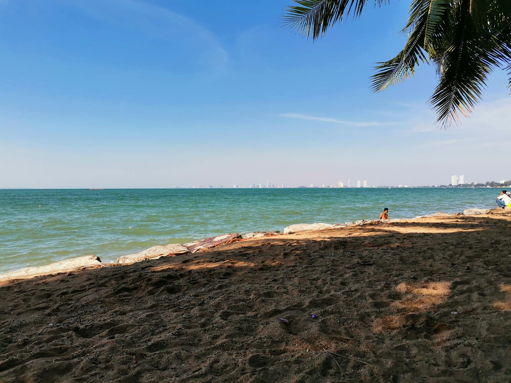 파타야의 맑고 푸른 해변.