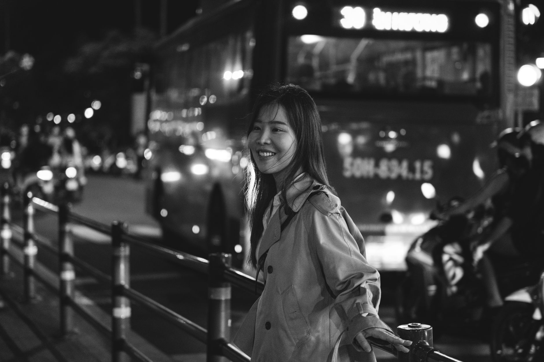호치민 밤거리, 활기찬 미소