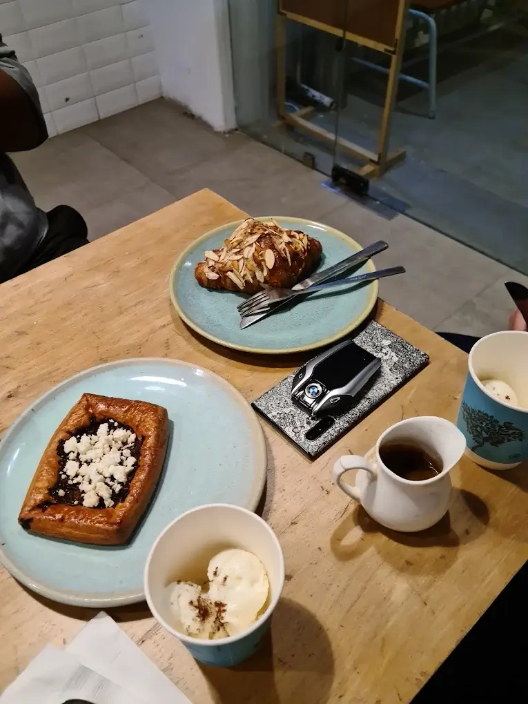 Blue Tokai Coffee Roasters, Pali Hill, Bandra West, Mumbai gallery 2