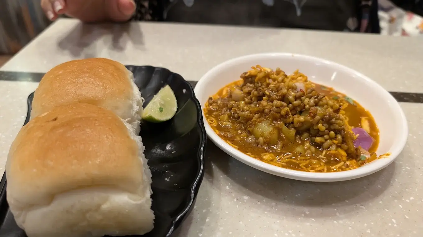 Aaswad Upahar & Mithai Grih - Dadar Shivaji Park gallery 1