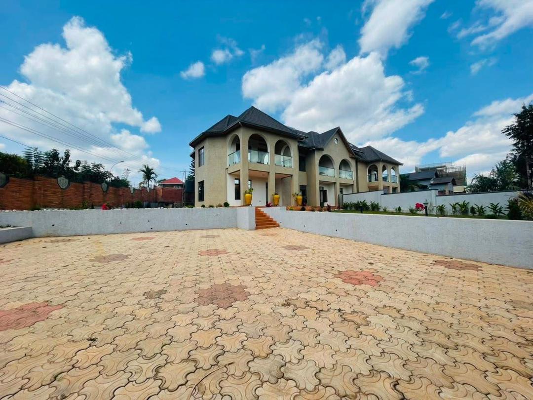 5 Bedroom House for Rent with Large Garden in Gisozi, Kigali