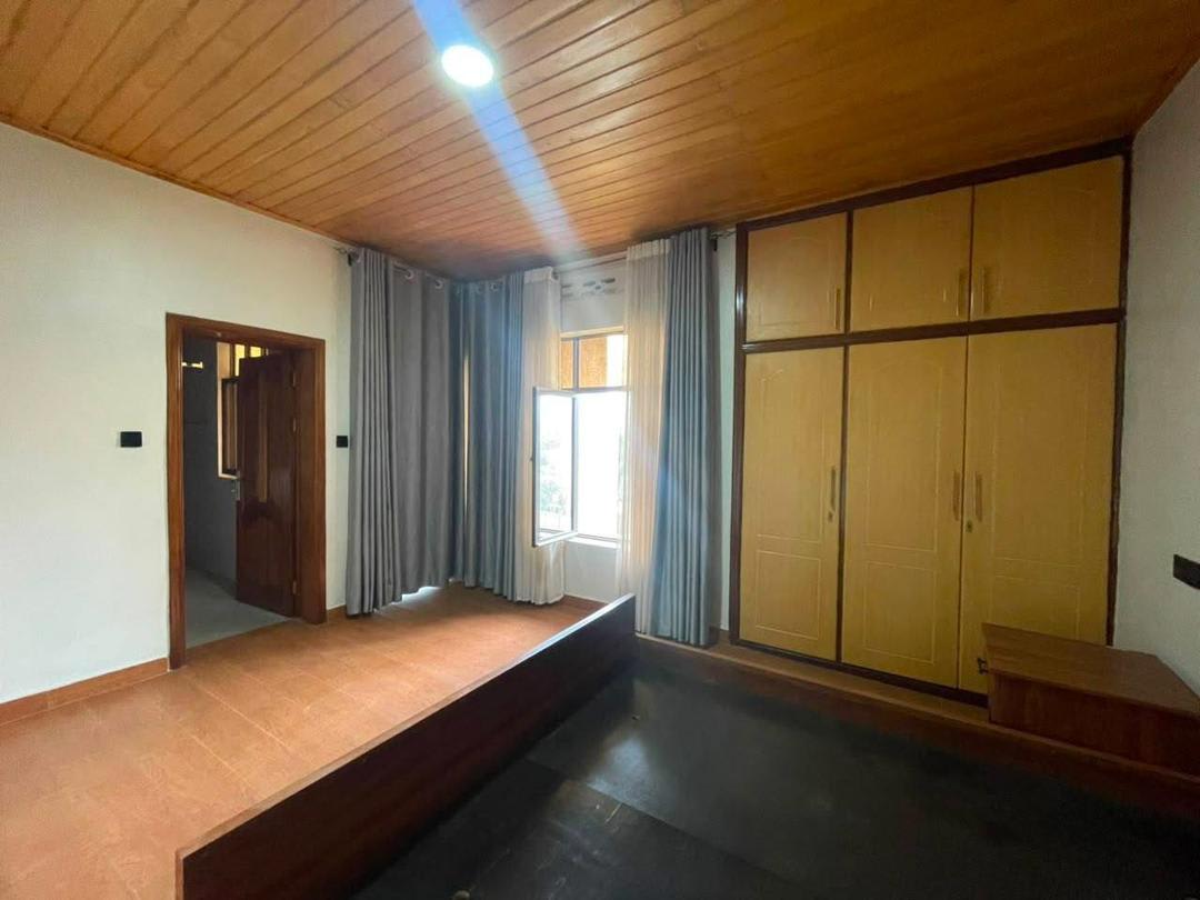 5 Bedroom House for Rent with Large Garden in Gisozi, Kigali