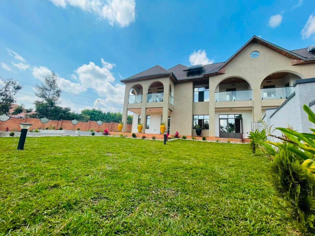 5 Bedroom House for Rent with Large Garden in Gisozi, Kigali