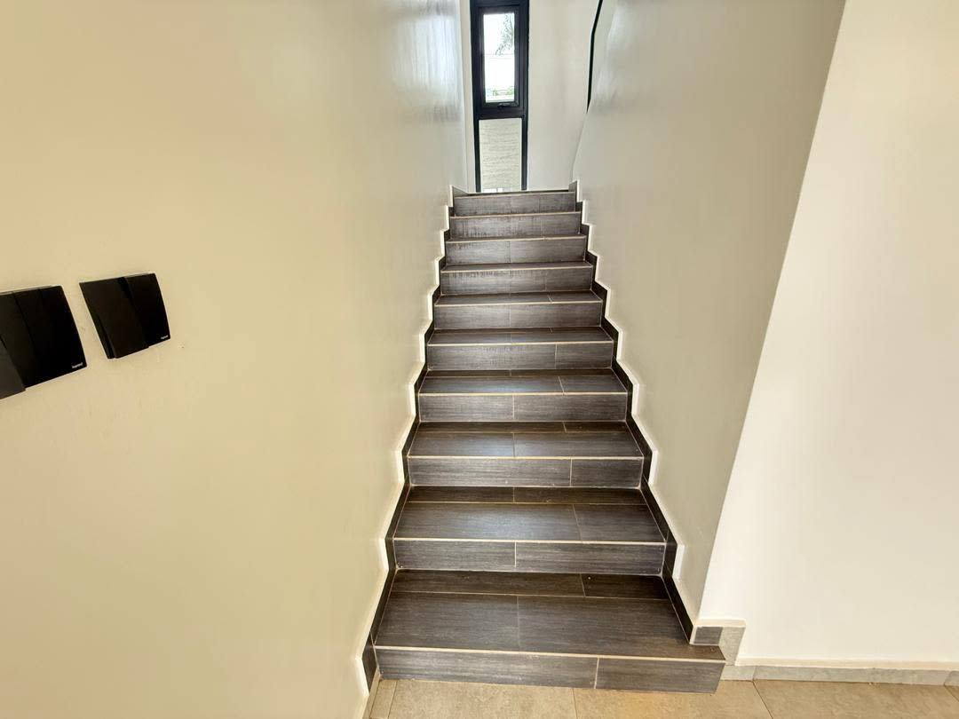 4 Bedroom House for Sale with Hill Views And Private Garden in Rebero