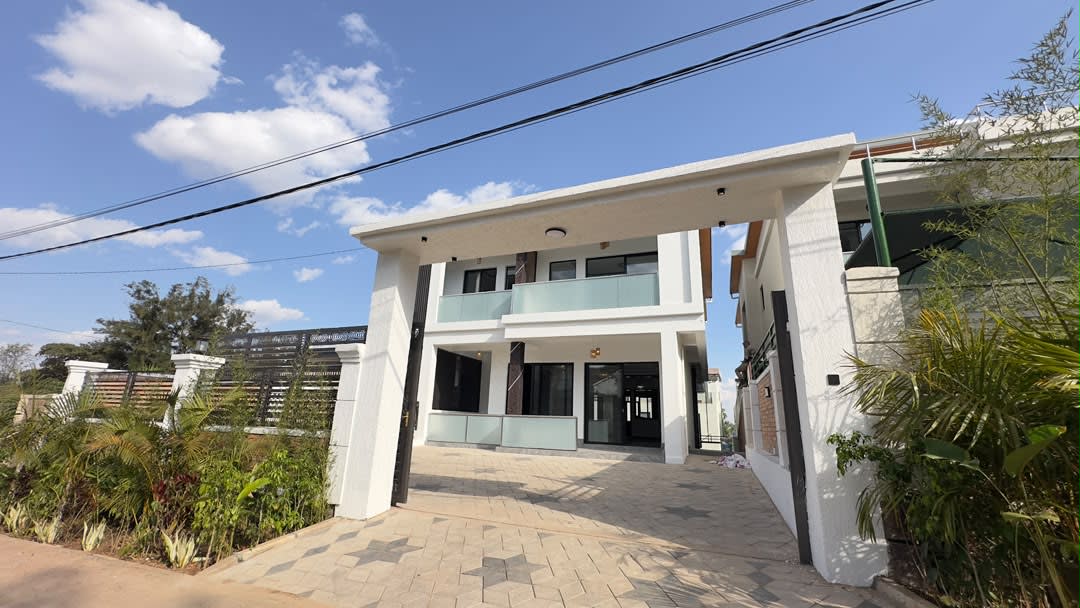 7 Bedroom House for Sale in Kibagabaga with 6 Bathrooms