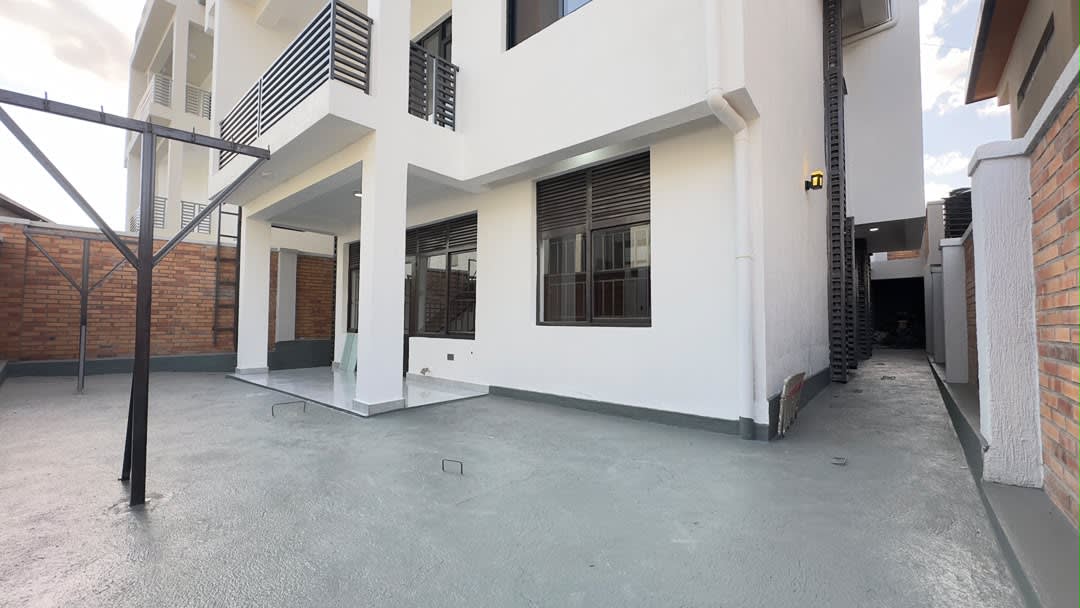 7 Bedroom House for Sale in Kibagabaga with 6 Bathrooms