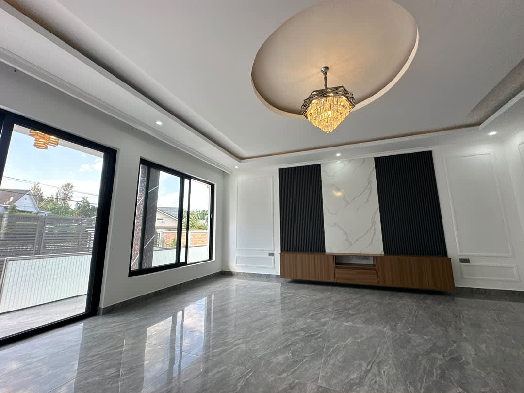 7 Bedroom House for Sale in Kibagabaga with 6 Bathrooms
