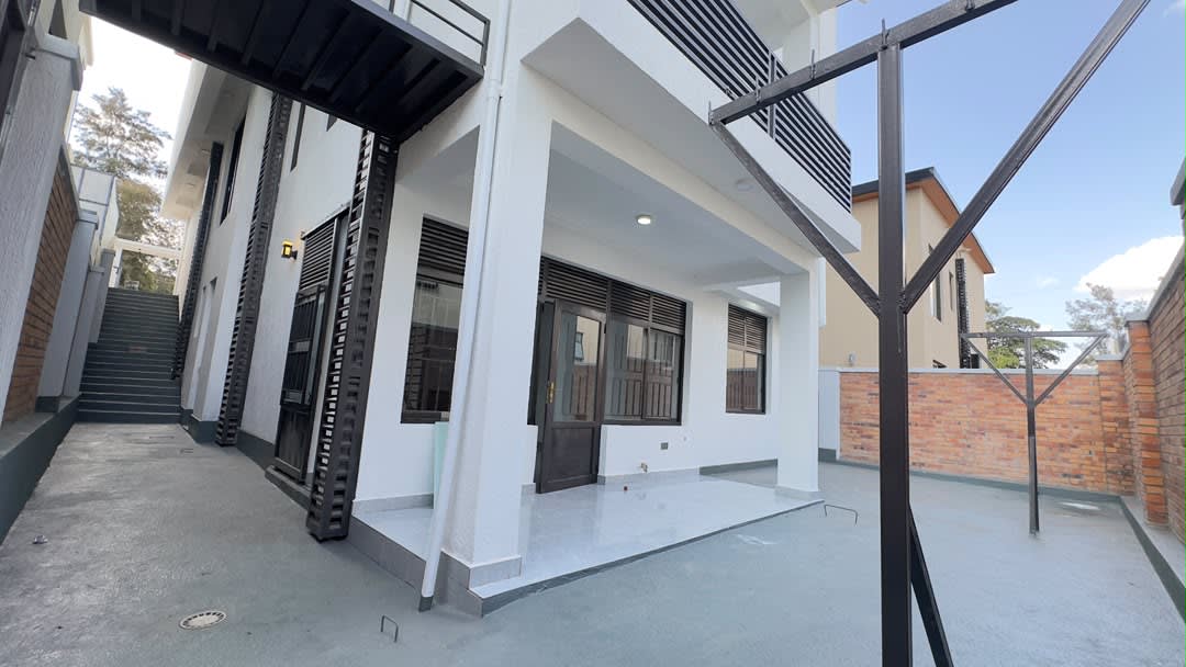7 Bedroom House for Sale in Kibagabaga with 6 Bathrooms