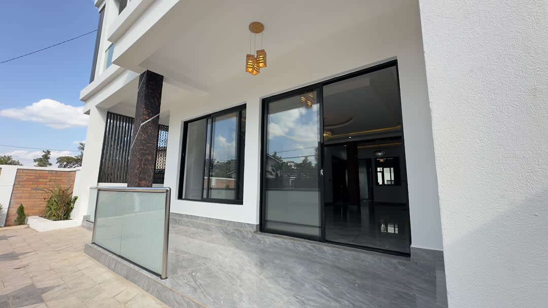 7 Bedroom House for Sale in Kibagabaga with 6 Bathrooms