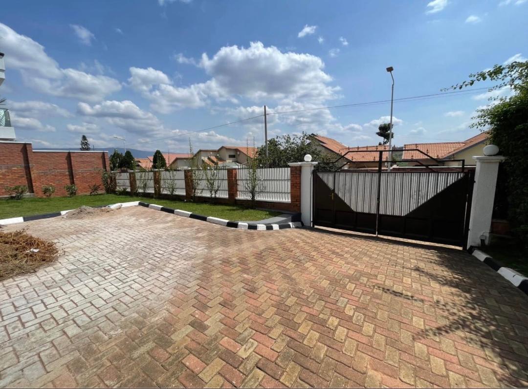 Unfurnished 3 Bedroom House for Rent in Gacuriro, Kigali