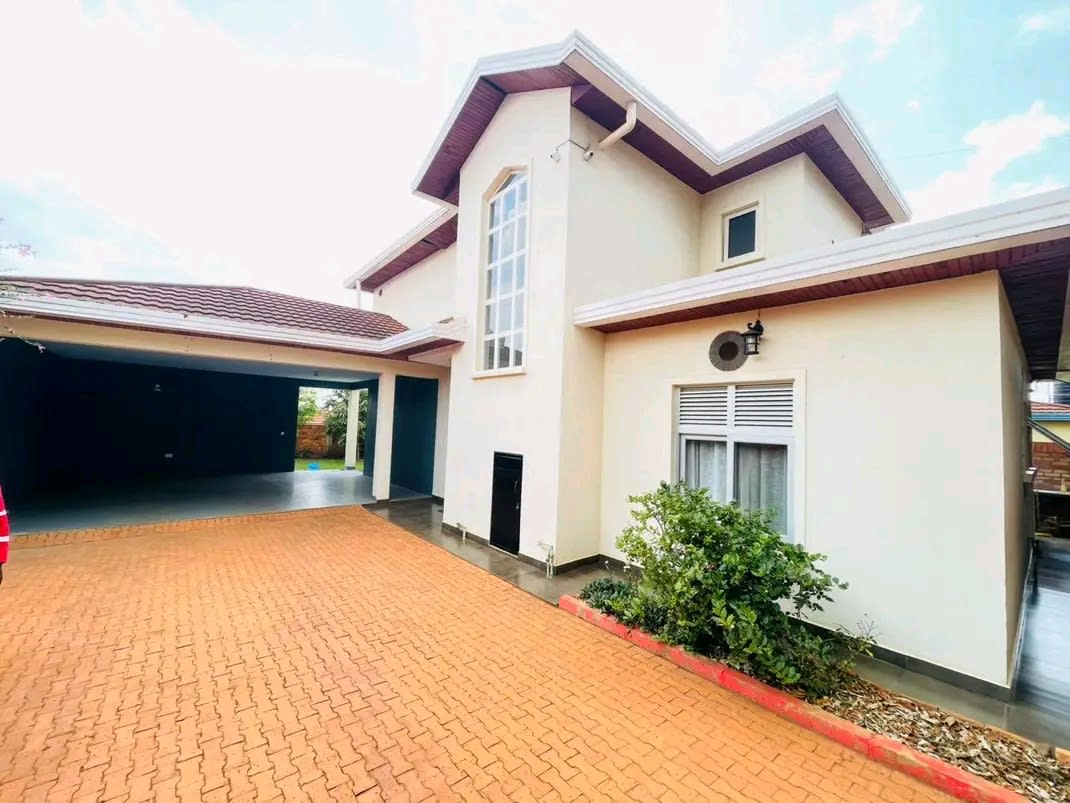 3 Bedroom Furnished House for Rent in Rebero, With Office