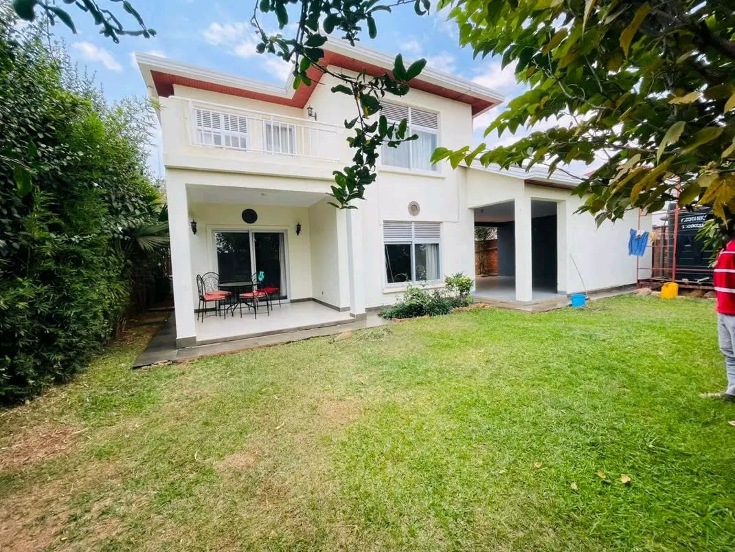 3 Bedroom Furnished House for Rent in Rebero, With Office