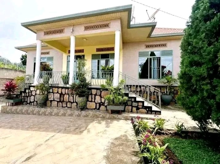 4 Bedrooms Spacious Family House for Rent in Kimihurura