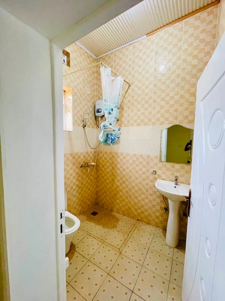 4 Bedroom House for Rent in Rebero, Near Tarmac Road