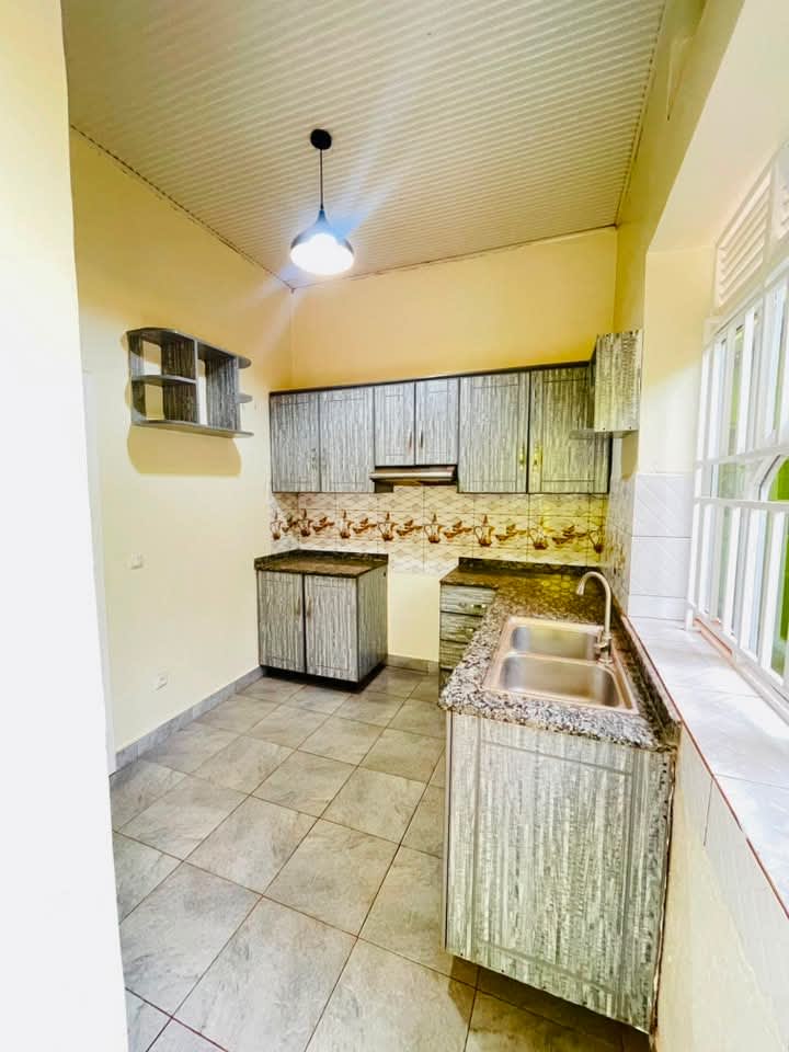 4 Bedroom House for Rent in Rebero, Near Tarmac Road