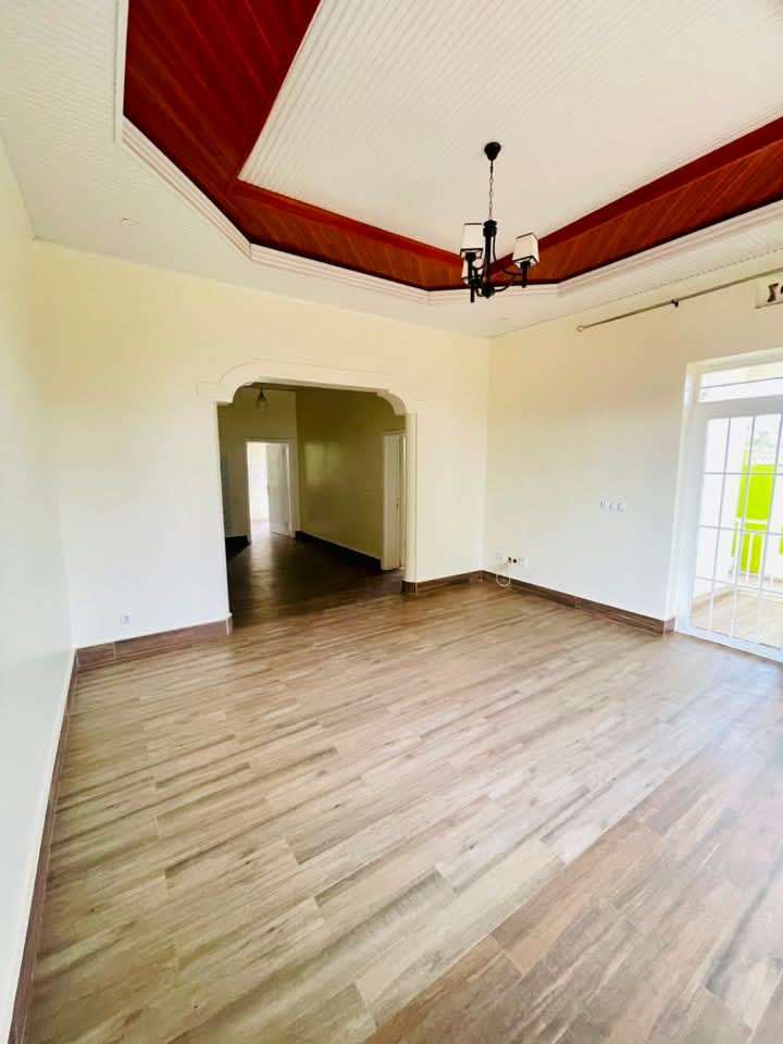 4 Bedroom House for Rent in Rebero, Near Tarmac Road