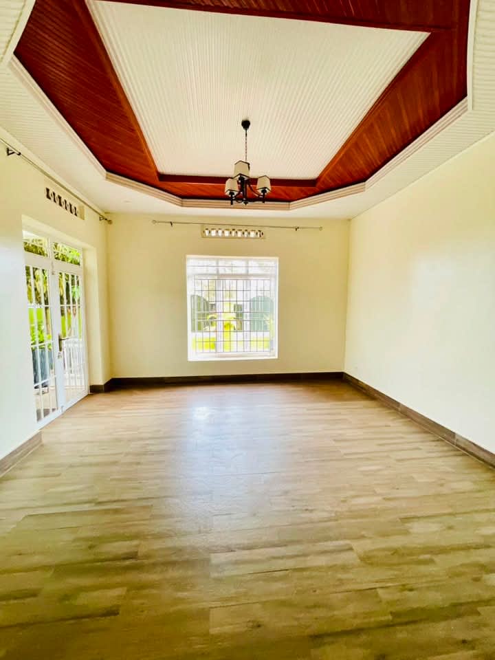 4 Bedroom House for Rent in Rebero, Near Tarmac Road