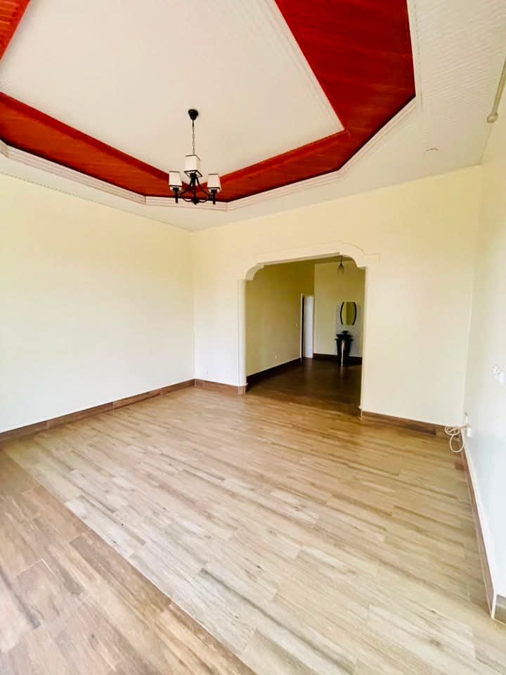 4 Bedroom House for Rent in Rebero, Near Tarmac Road