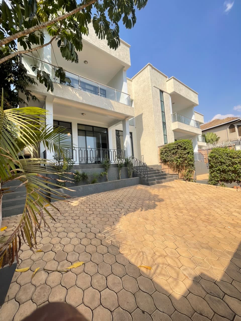 4 Bedroom House for Rent in Nyarutarama With Servant Quarters