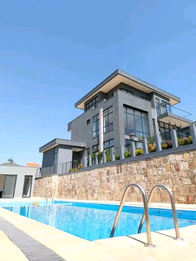 3 Bedroom House for Rent in Kigali Gacuriro With Swimming Pool