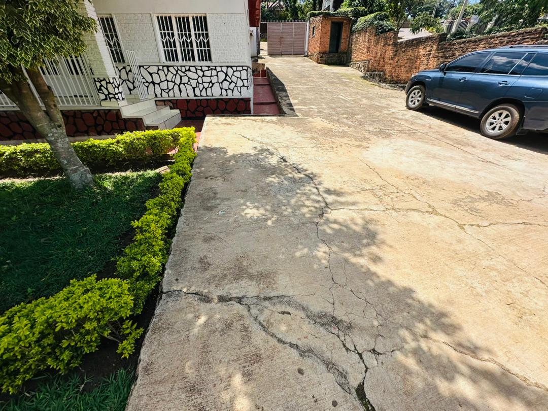 🏢 COMMERCIAL HOUSE FOR RENT IN GISHUSHU – NEAR SAWA CITY