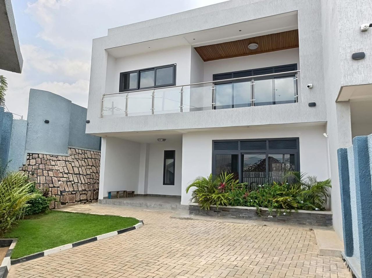 Modern House for Rent in Gisozi – Near Ecole Belge