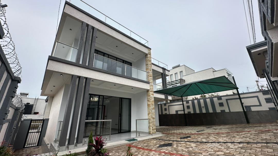 H003🏡 HIGH-END LUXURY HOUSE FOR SALE IN KIBAGABAGA – PRIME NEIGHBORHOOD