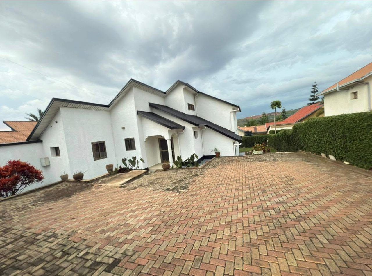 H078 🏡 Fully Furnished House for Rent in Gacuriro (VIP Neighborhood)