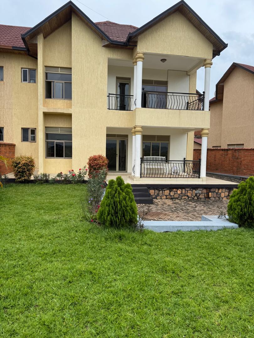 H086 🌟 Unfurnished Modern House for Rent in Gacuriro – $1,200/month