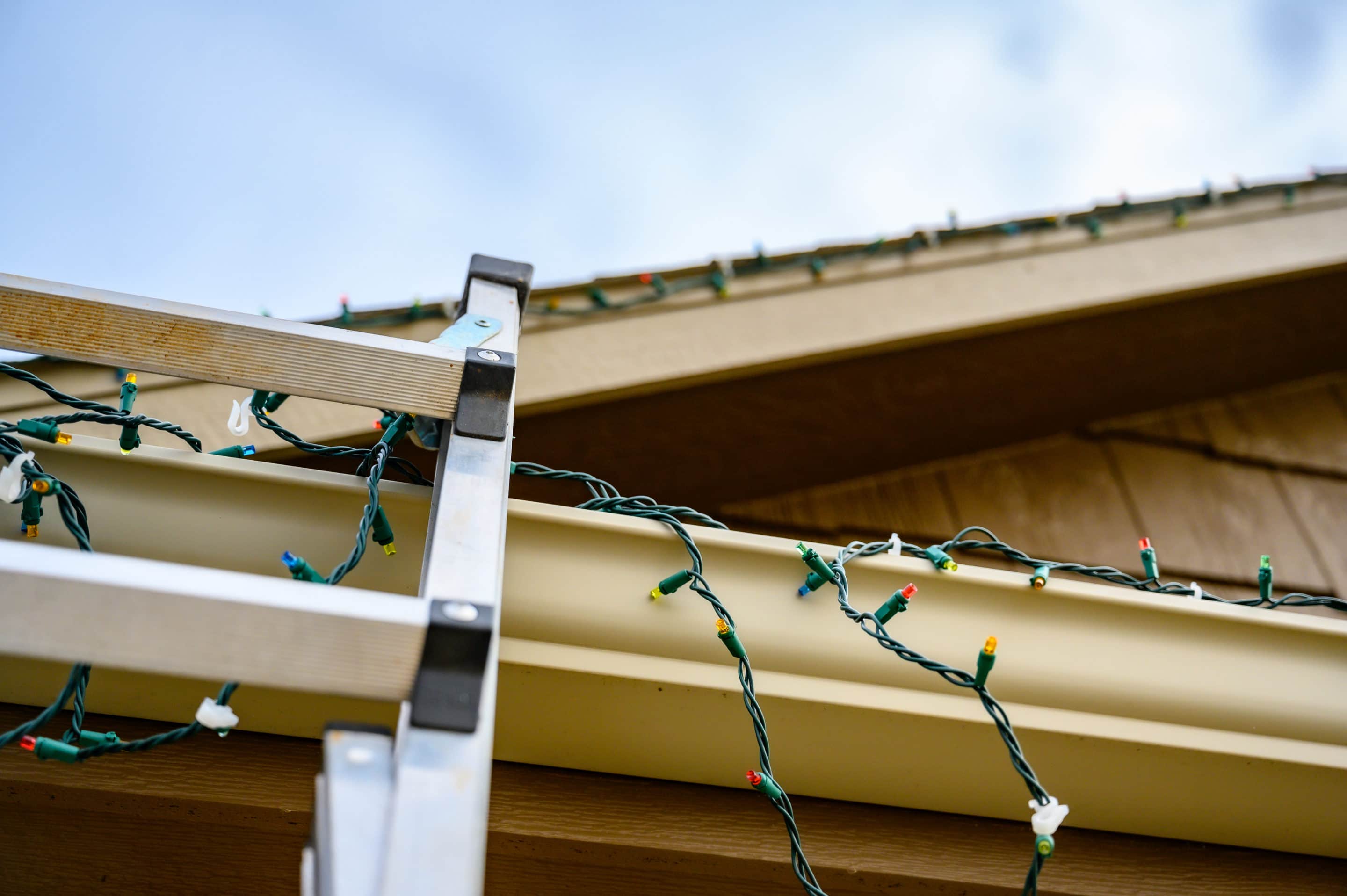 Tips for Hanging Holiday Lights this Season