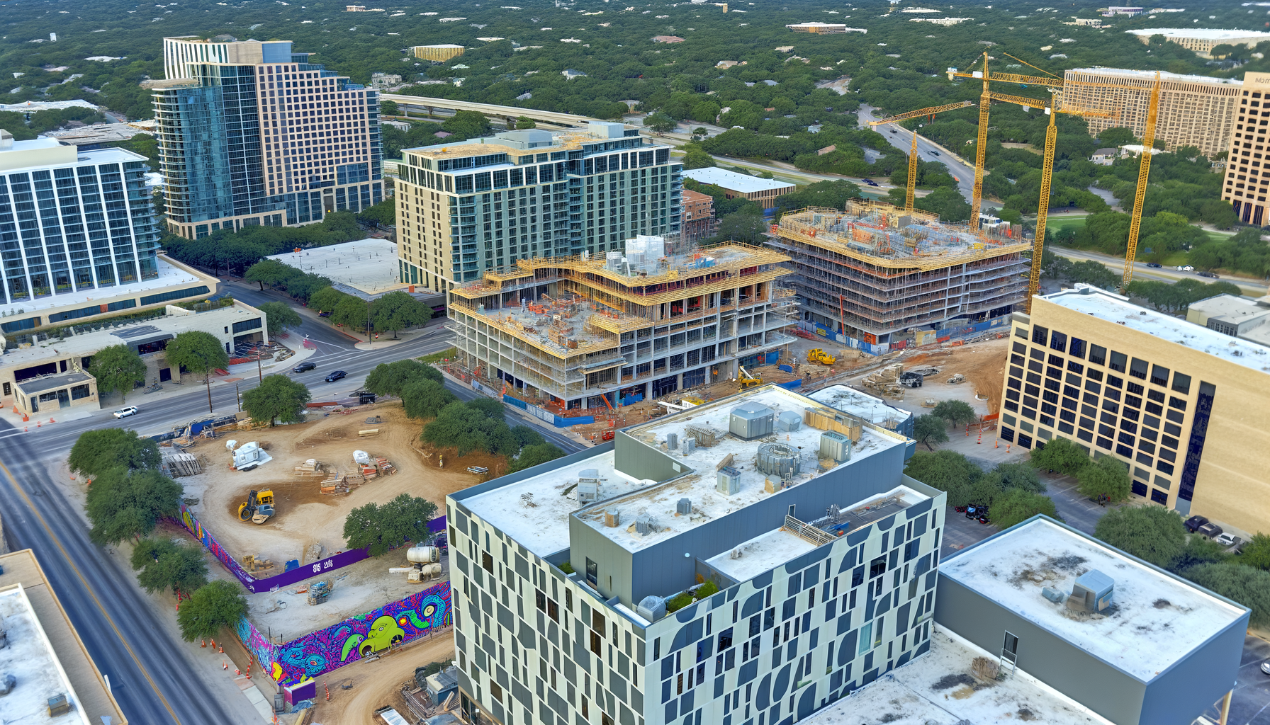 Austin's Real Estate Rundown: Sizzling Updates and Cool New Projects in the ATX! 🌞🏡