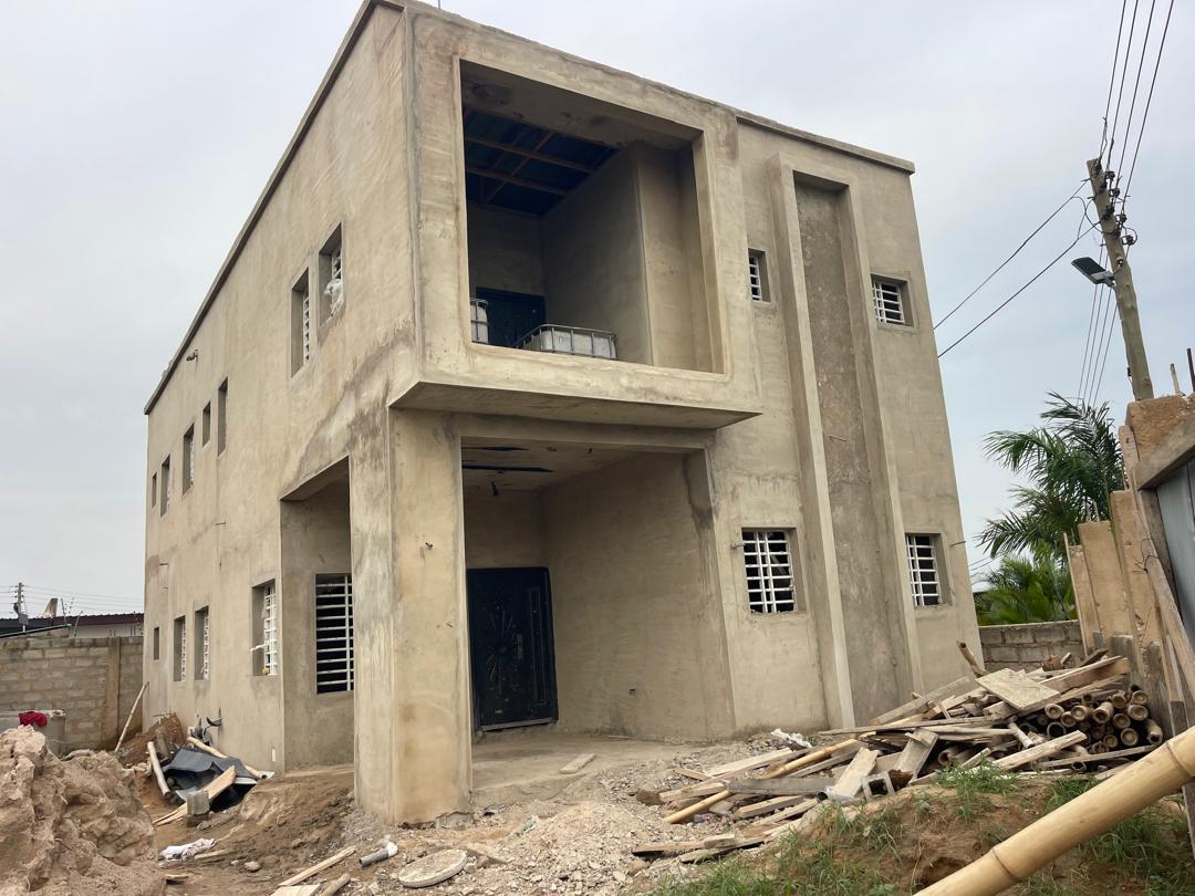 4 bedroom duplex with a studio