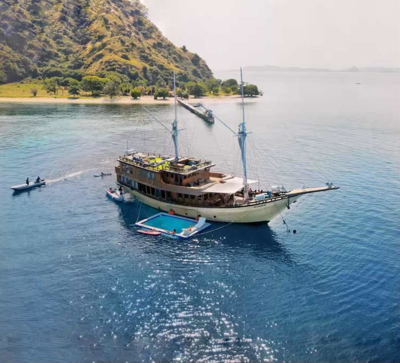 Leticia Phinisi Yacht – Labuan Bajo Komodo