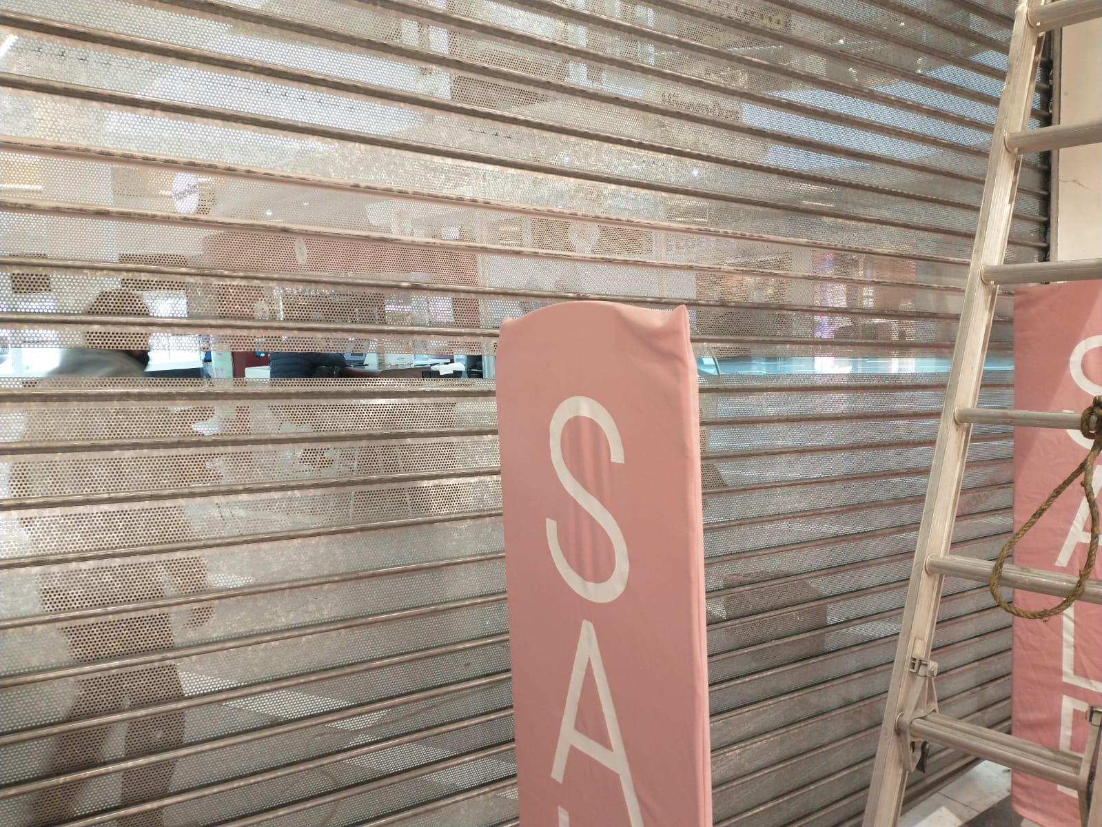 Trabajo 002 CDMX — cortina metálica