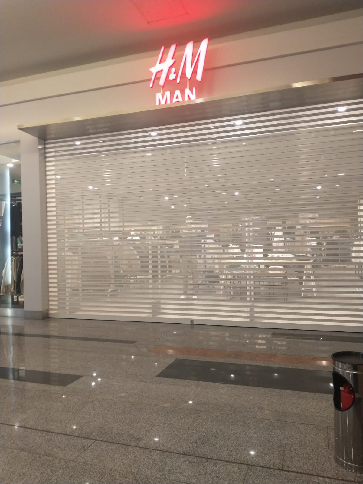 Trabajo 028 CDMX — cortina metálica