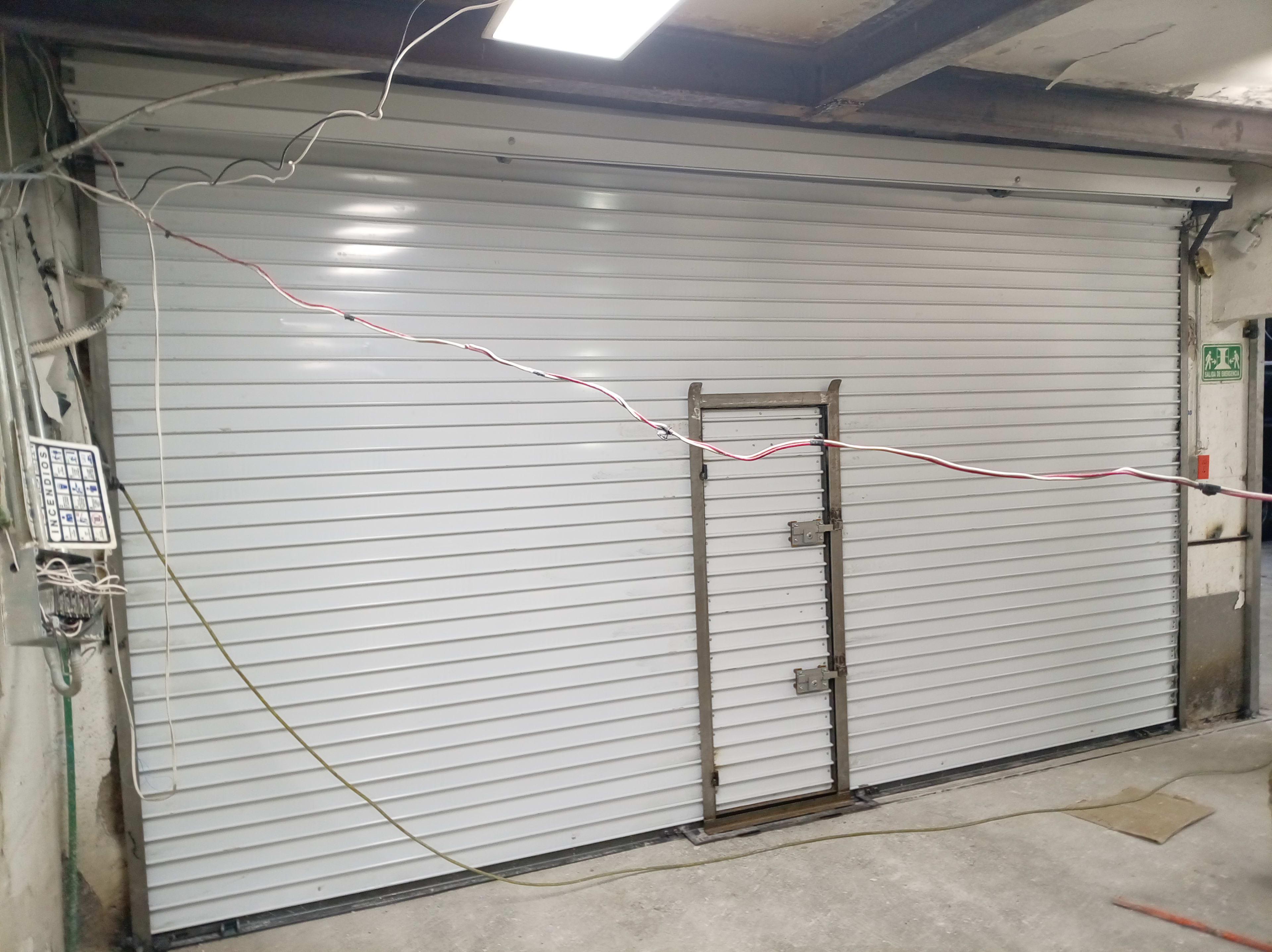 Trabajo 030 CDMX — cortina metálica