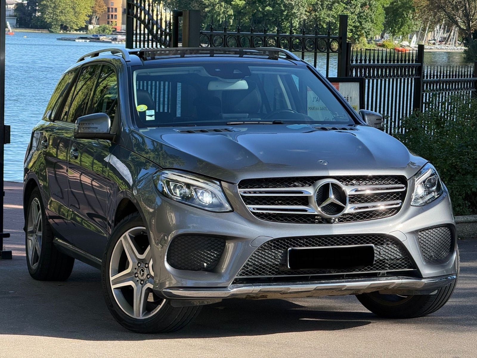 Mercedes-Benz SUV Bild 3