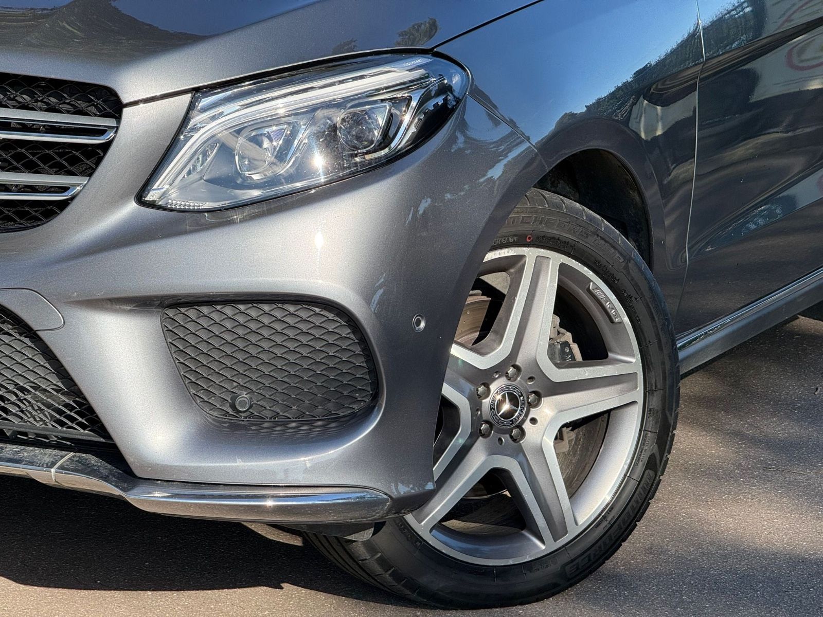 Mercedes-Benz SUV Bild 4