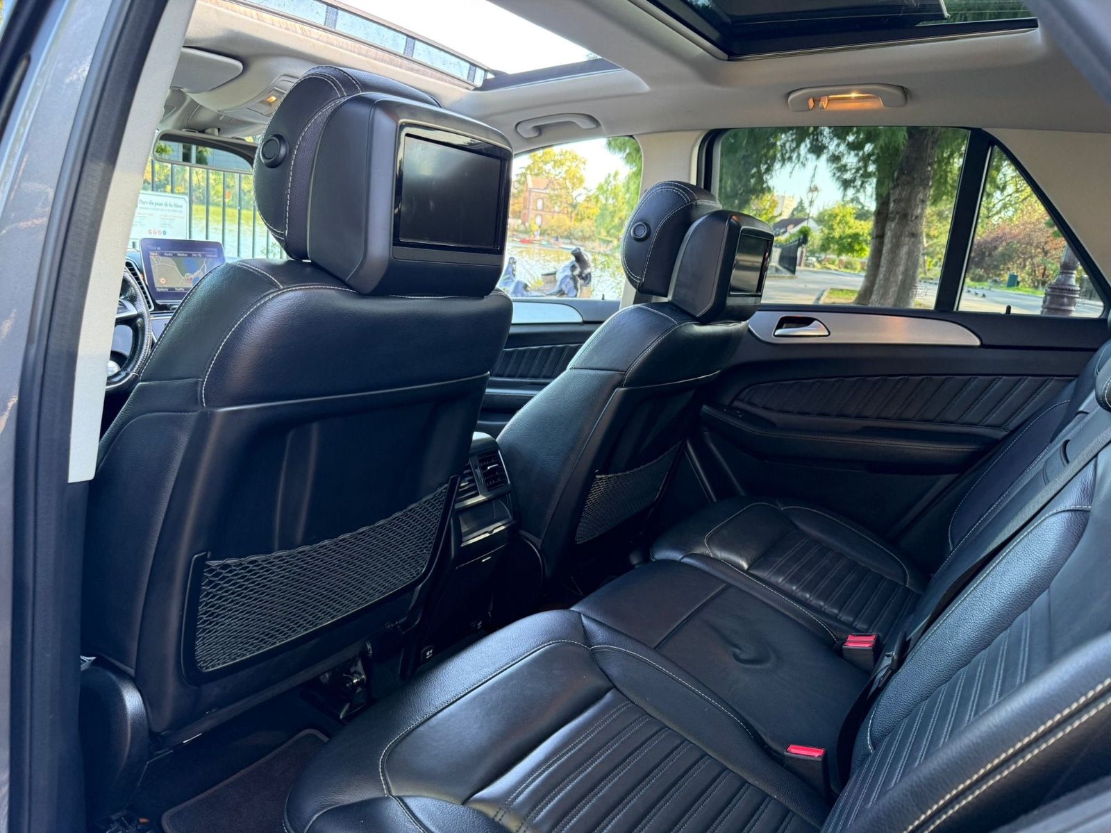 Mercedes-Benz SUV Bild 6
