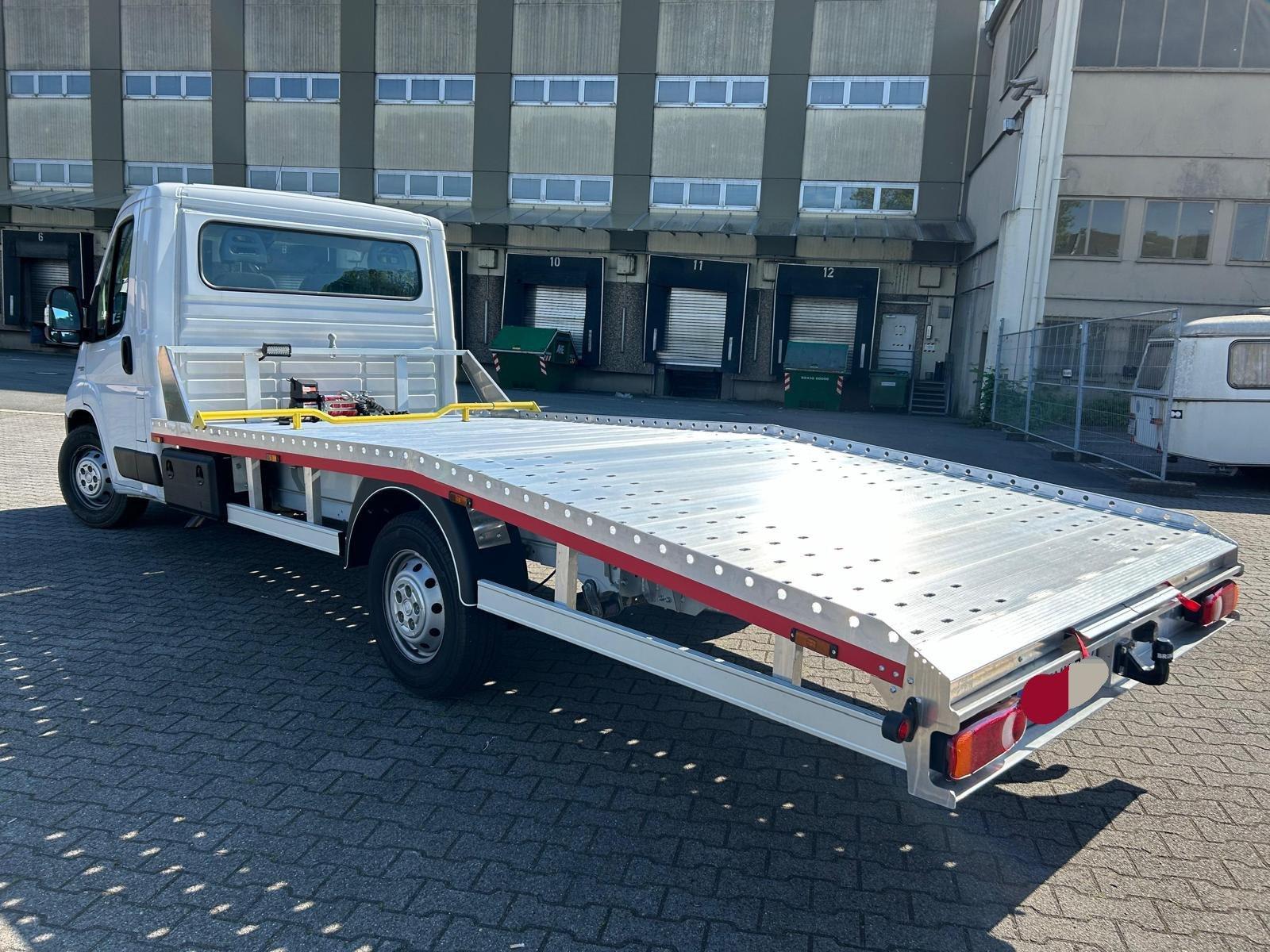 Autovermietung / Fiat Ducato Abschleppwagen bei… Bild 6