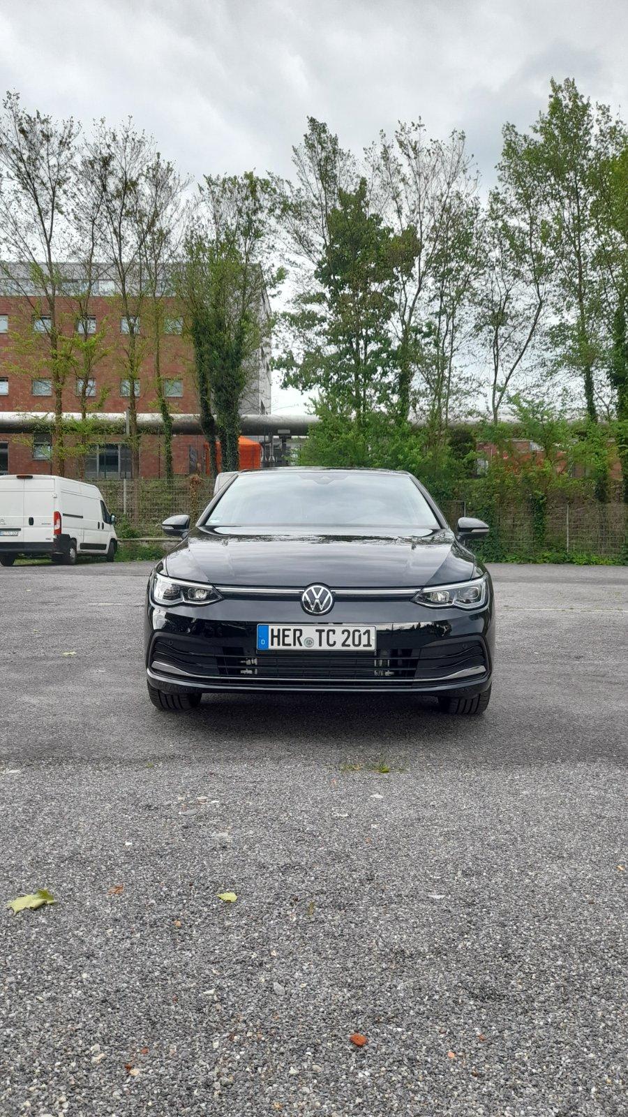 Autovermietung / VW Golf 8 bei Trans-Cars Bild 2