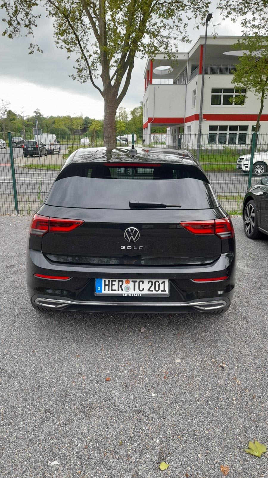 Autovermietung / VW Golf 8 bei Trans-Cars Bild 3