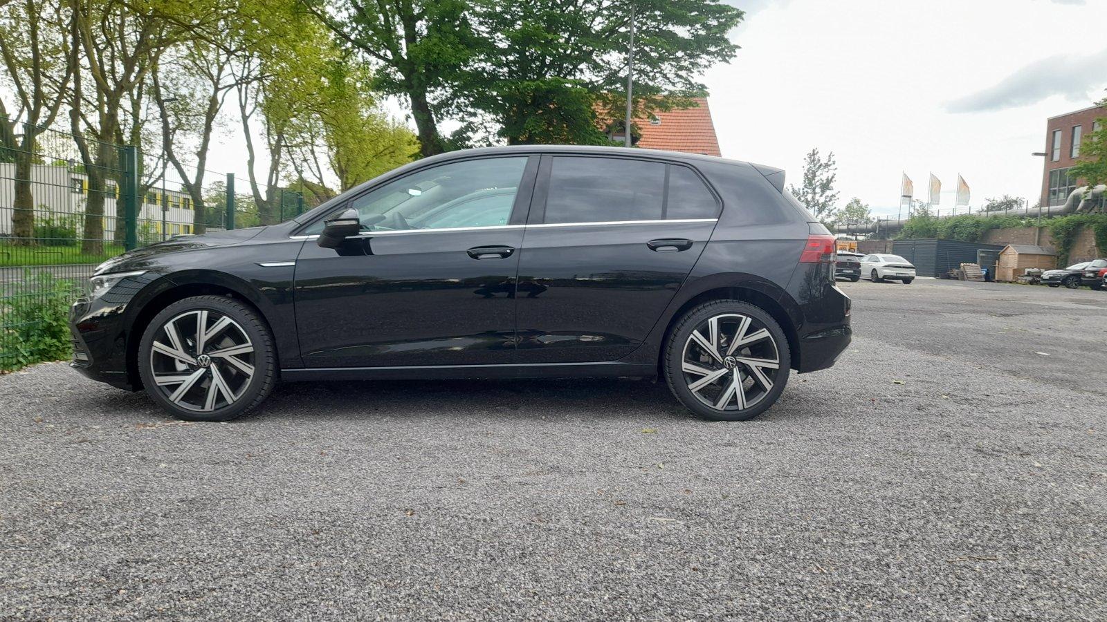 Autovermietung / VW Golf 8 bei Trans-Cars Bild 4